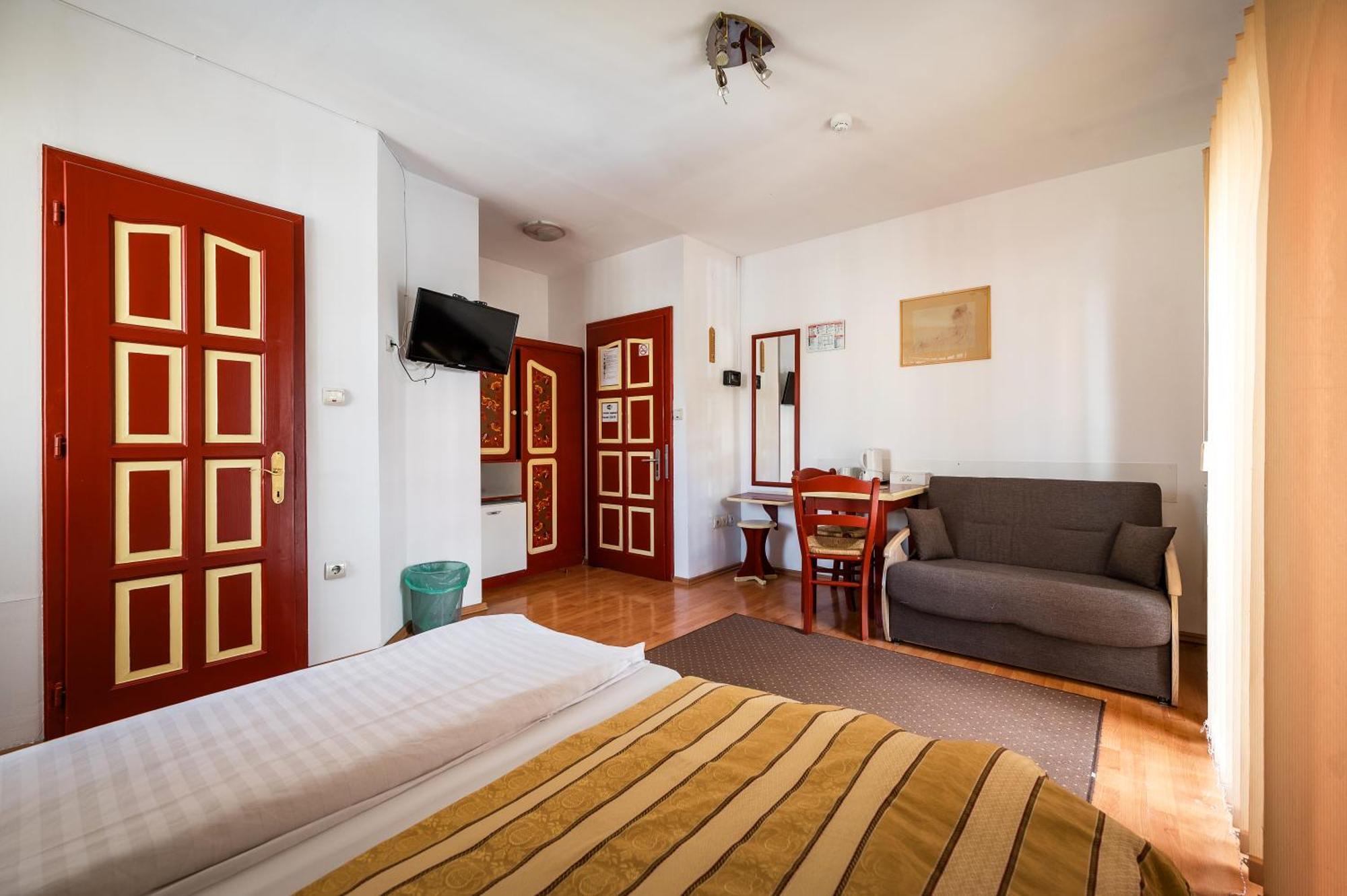 Hotel Sugas Sfântu-Gheorghe Esterno foto