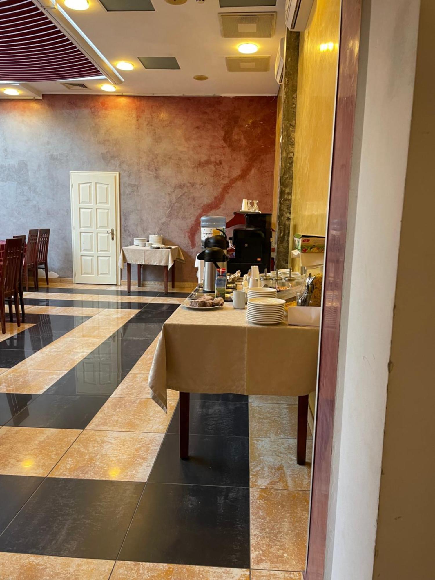 Hotel Sugas Sfântu-Gheorghe Esterno foto